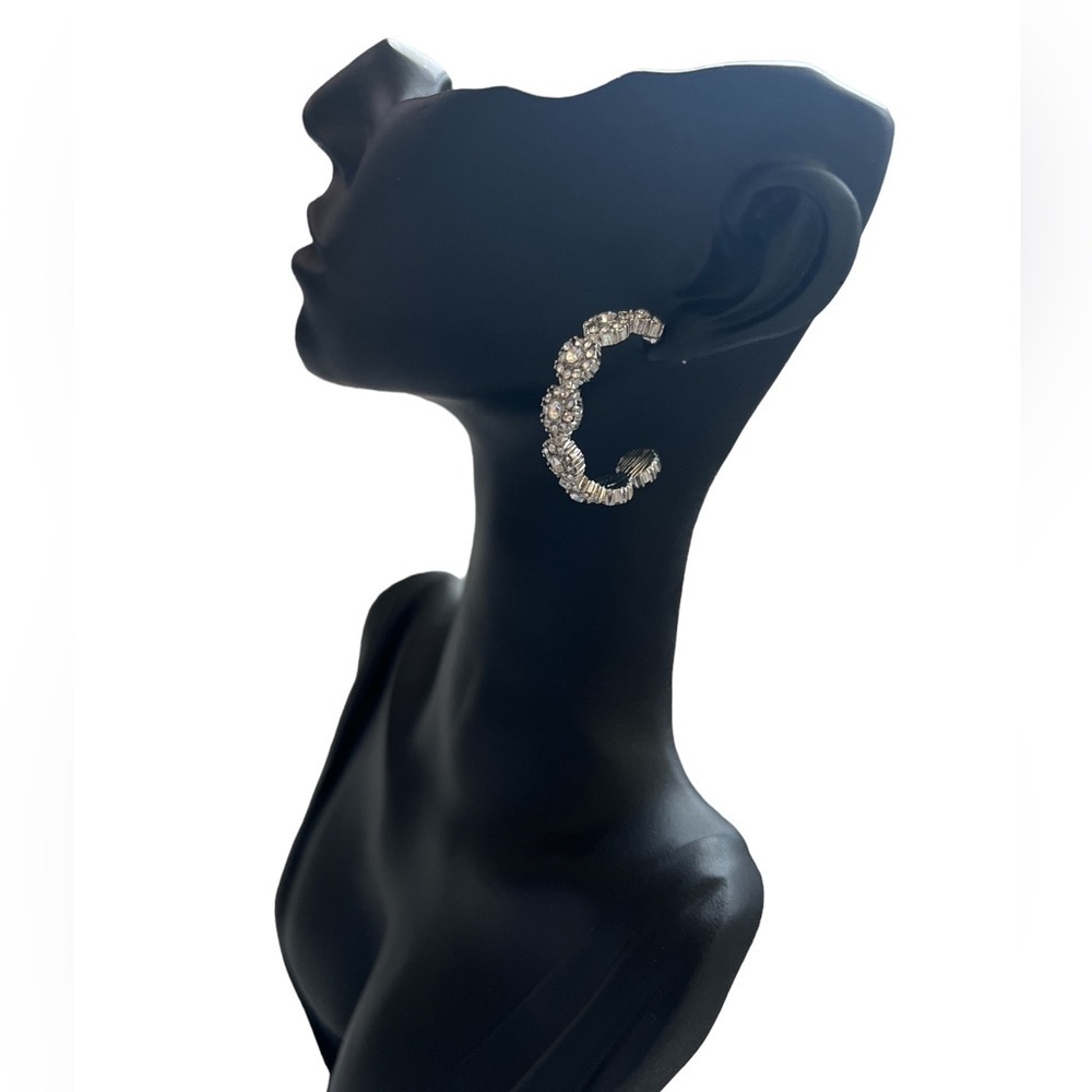 💕💕💕Rhodium Plated With Clear Crystal Flower Hoop Earrings